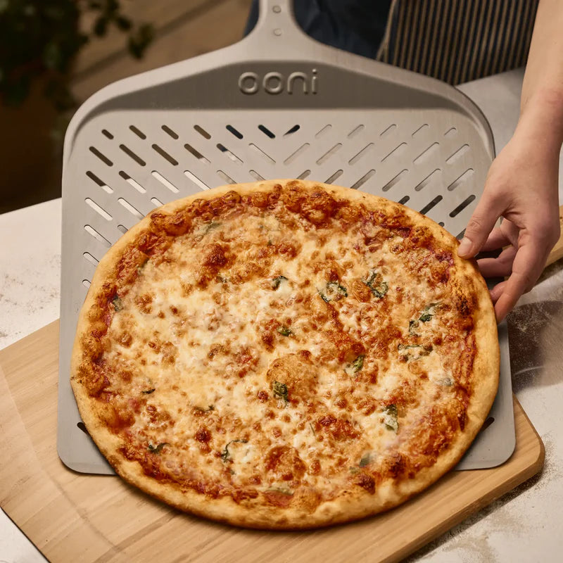 Paletă perforată pentru pizza Signature – 14” (35 cm)