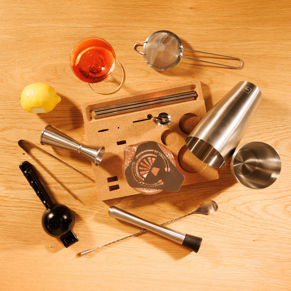 Set pentru cocktailuri Bar in a Box Master – 16 piese