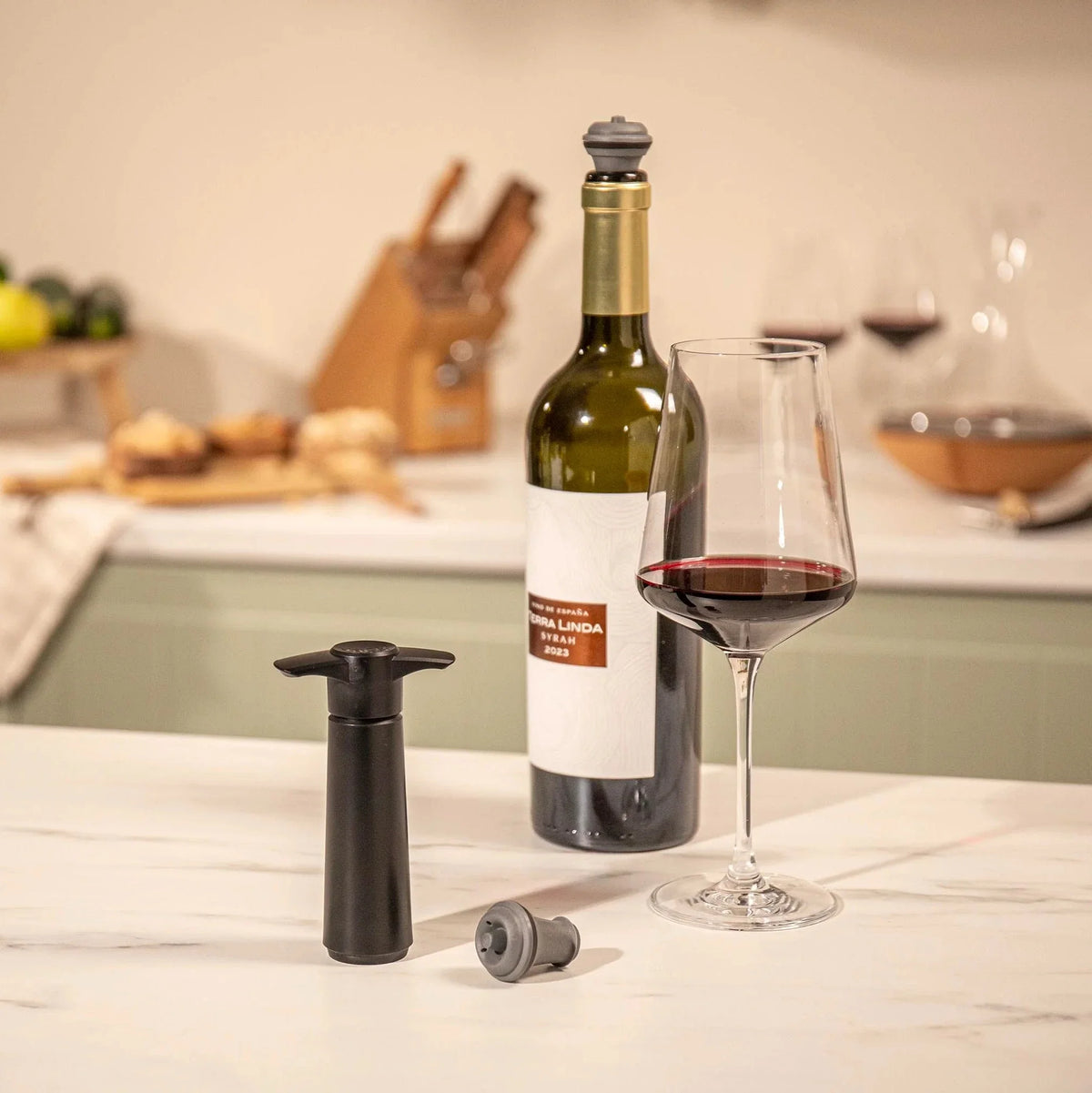 Pompă de vacuumare pentru vin Original cu 2 dopuri – neagră